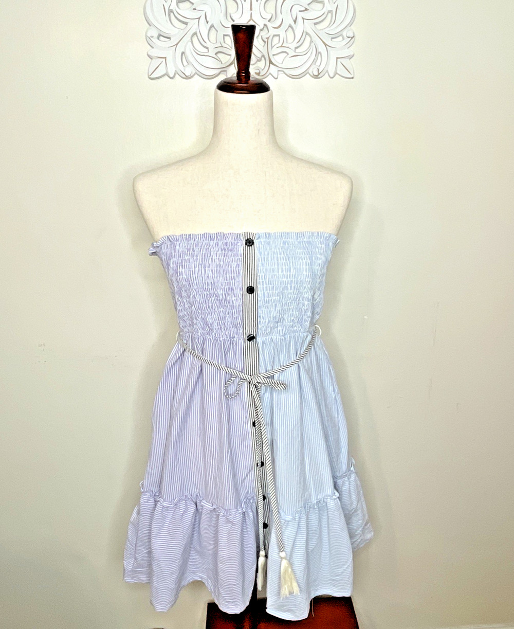 J. NNA size MEDIUM Strapless Sundress Smocked Bodice Tassel Tie Belt BLUE WHITE